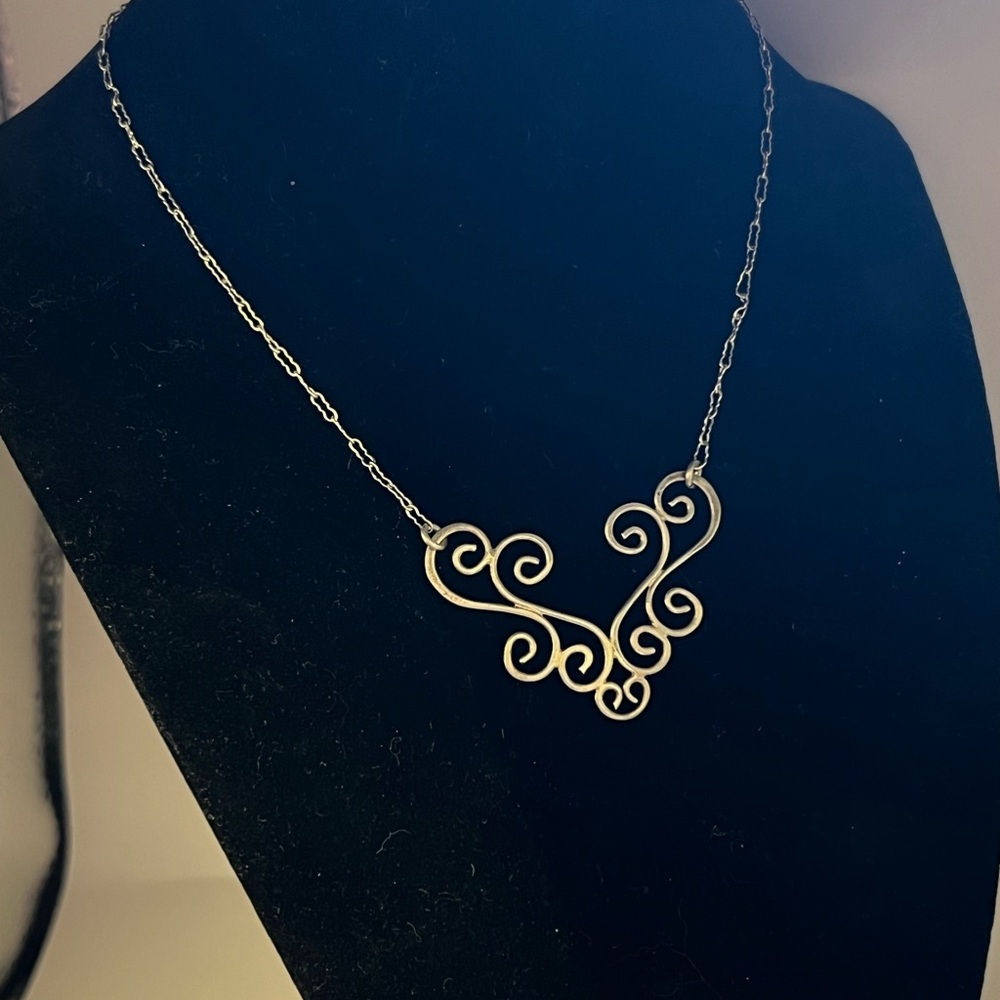 Simple delicate sterling silver necklace marked 925 12 inch length v swirl